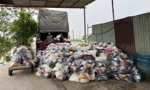 Hé lộ đường dây 'bôi trơn' tỷ đồng để sản xuất hàng trăm tấn thực phẩm chức năng giả