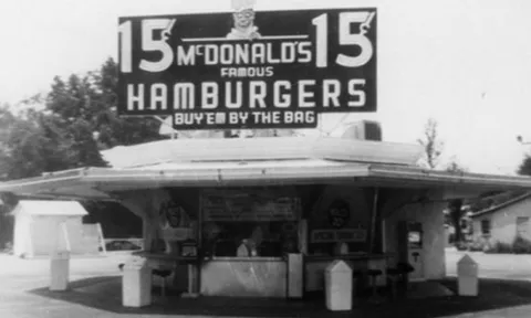 McDonald's: Từ quầy bán bánh Hamburger đến biểu tượng toàn cầu của đồ ăn nhanh