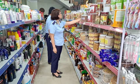 Thái Nguyên: Phát hiện số lượng lớn rong biển ăn liền, hộp trà sữa không rõ nguồn gốc