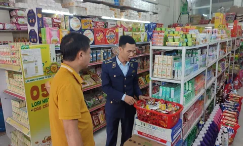 Thái Nguyên: Tăng cường công tác kiểm tra, xử lý vi phạm đối với mặt hàng thực phẩm bán cho học sinh tại các cổng trường