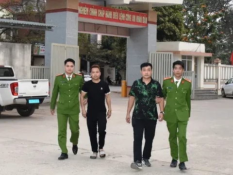 Chèn ép xe khách trên đường, tài xế nhà xe Hoàng Phương bị khởi tố