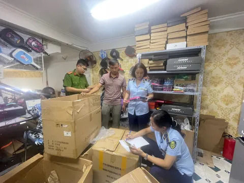 Kiểm tra, tạm giữ hàng nghìn chiếc vợt Pickleball nhập lậu tại Quảng Ninh