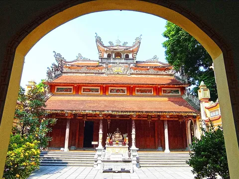 Vĩnh Khánh Tự: Chùa thiêng nghiêng bóng Tây Hồ